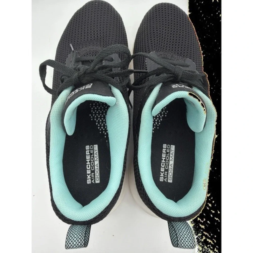 Skechers go walk